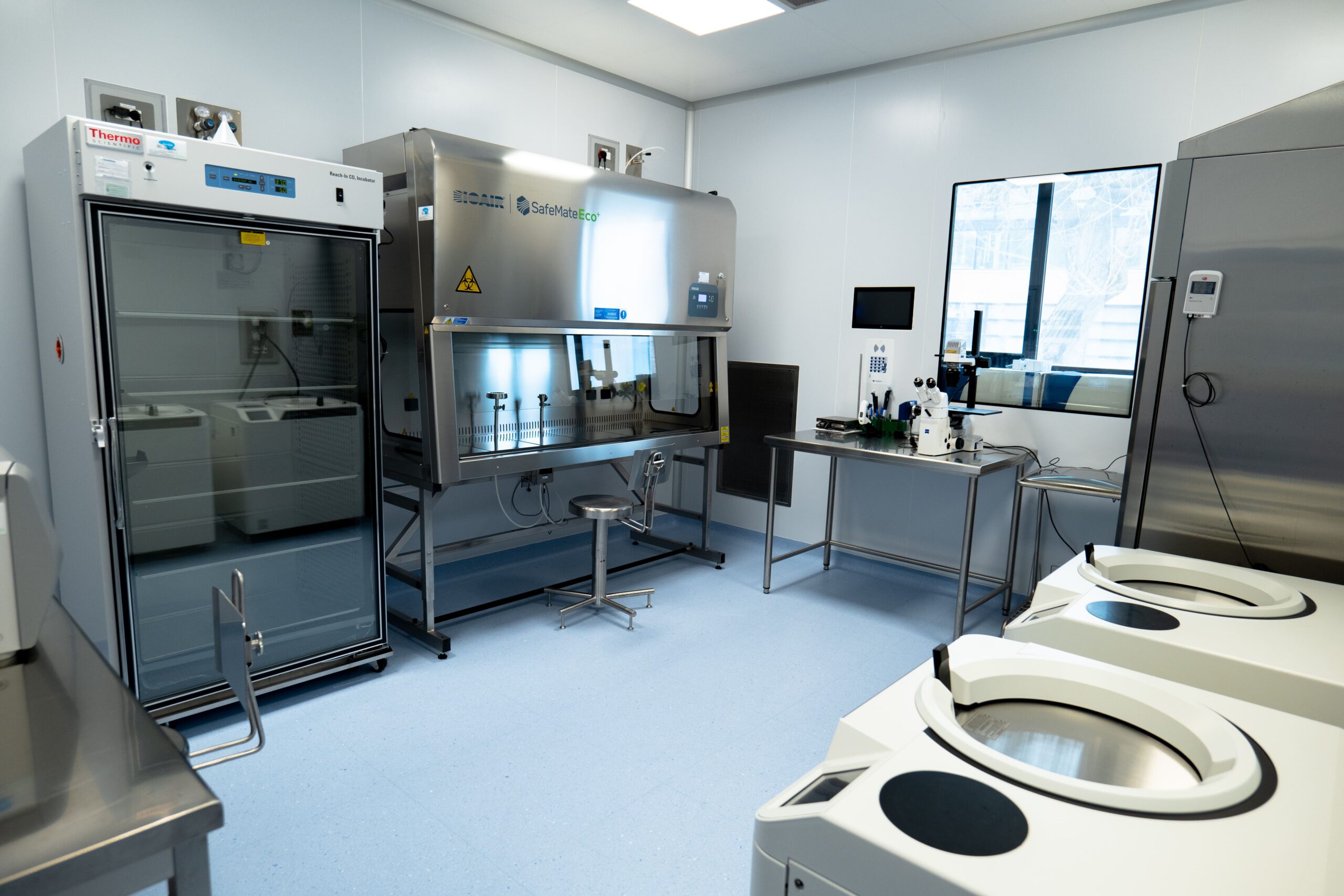 strumentazione e arredo tecnico da laboratorio AHSI industria farmaceutica
