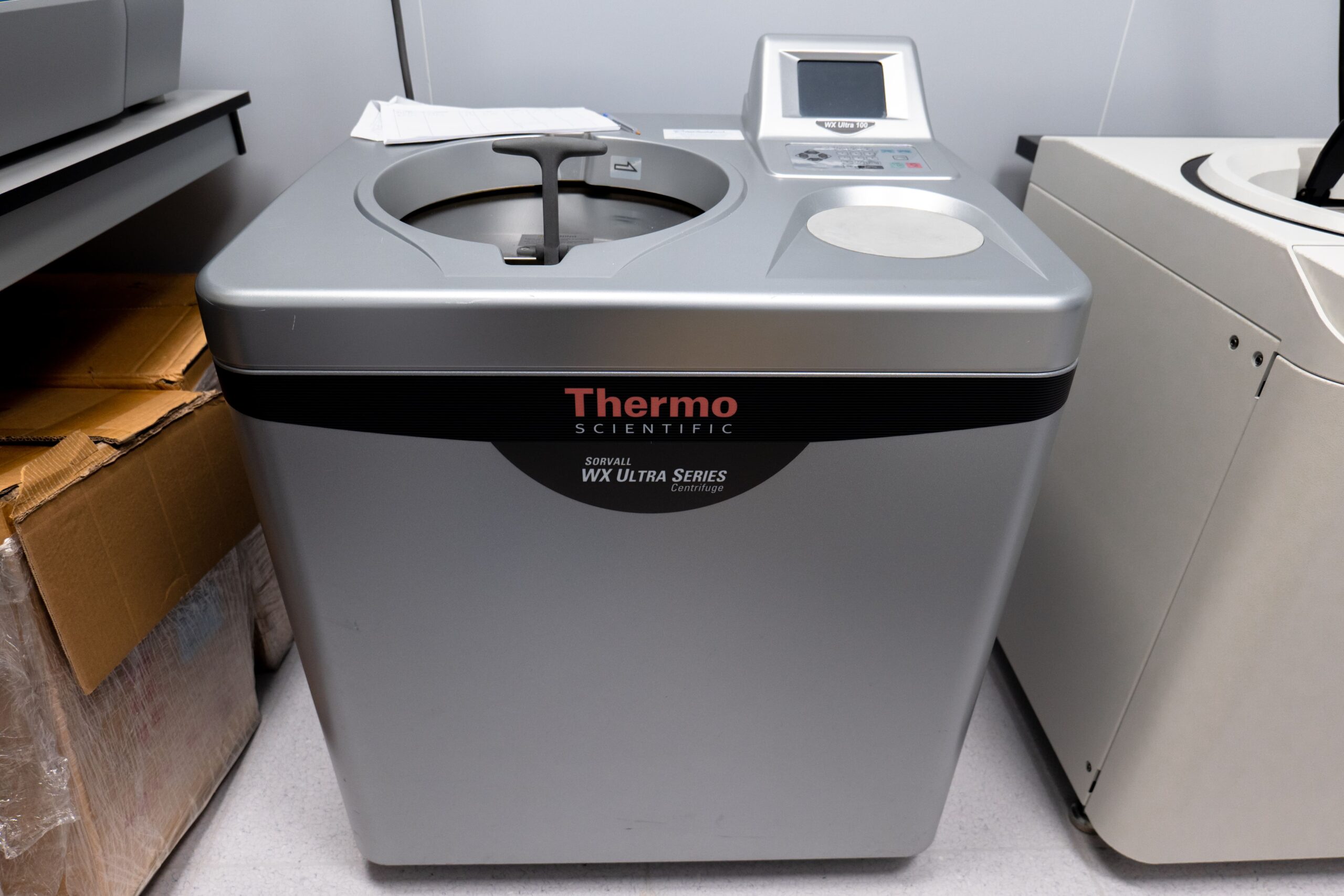 strumentazione e arredo tecnico da laboratorio AHSI industria farmaceutica