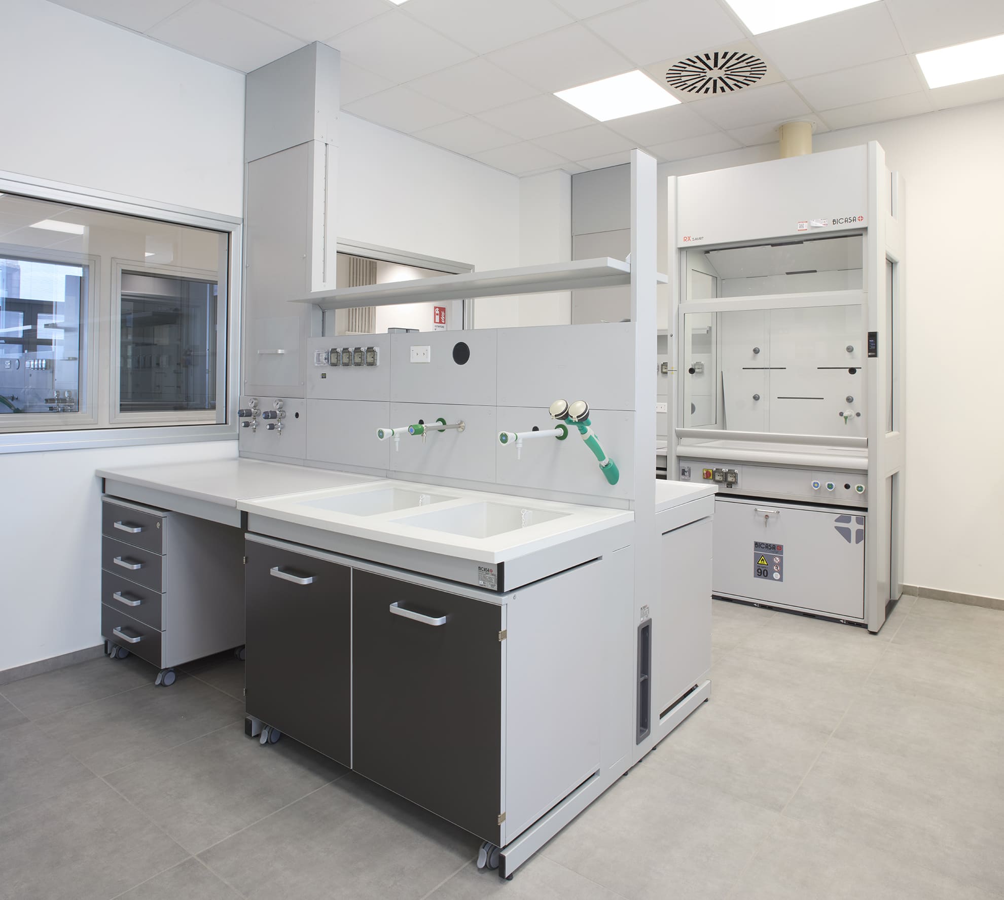 arredo tecnico e cappe chimiche laboratori università di parma edificio 1 area food AHSI S.p.A.